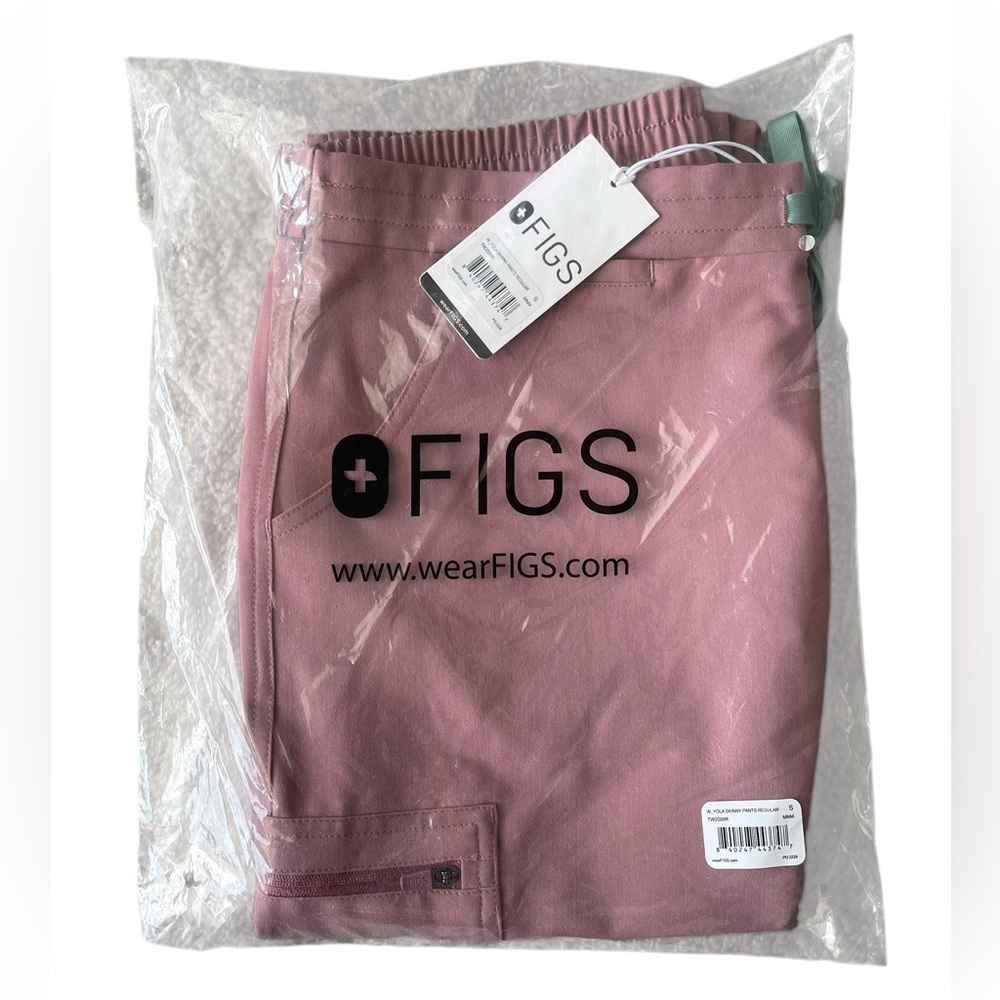 Figs Women's Yola Scrub Pants in Mauve